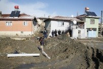 KAZıM KURT - Süpren Mahallesi Çamurdan Kurtarıldı