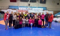 BAYHAN - Yalovalı Bayan Güreşçiler Edirne'de Madalyaları Silip Süpürdü
