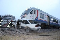 METIN ERGÜN - Yolcu Treni Otomobile Çarptı Açıklaması 1 Ölü