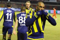 SARı LACIVERTLILER - Zirve 'Sarı Lacivert' Oldu