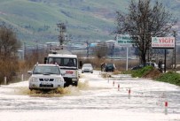 YAĞIŞLI HAVA - İzmir'in İlçelerini Hem Yağmur, Hem Kar Vurdu
