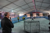 Sultangazi'de Açılan Buz Pateni Pistinde Para Değil, Atık Pil Ve Plastik Kapak Geçiyor