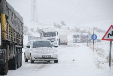 Tokat'ta Kar Yağışı Ulaşımda Aksamalara Neden Oldu