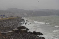 UÇAK SEFERLERİ - Trabzon'da Hava Sıcaklığı 1 Gün Arayla 17 Derece Birden Düştü