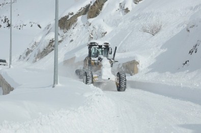 2800 Rakımda Karla Mücadele Çalışması