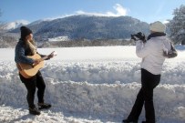 MANGAL KEYFİ - Abant'ta Tatilcilerin Kar Keyfi