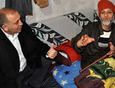 CHP'li Gürsel Tekin Suriyeli sığınmacıları ziyaret etti