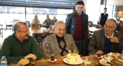 Gazetecilerden Başkana Doğum Günü Sürprizi