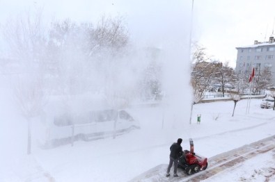 Kaldırımlar İçin Mini Kar Küreme Araçları Alındı