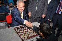 KADİR KARA - Kurtuluş Kupası Satranç Turnuvası Başkan Kadir Kara'nın Hamlesi İle Başladı