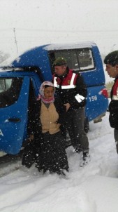 Yaşlı Kadının Yardımına Jandarma Ekipleri Yetişti