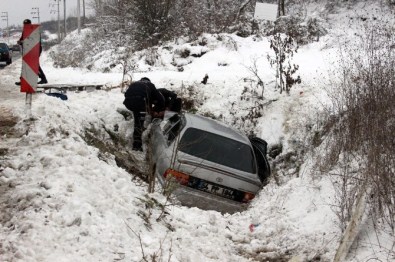 Yoldan Çıkarak Su Kanalına Uçtu Açıklaması 4'Ü Çocuk 6 Yaralı