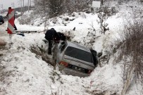 Yoldan Çıkarak Su Kanalına Uçtu Açıklaması 4'Ü Çocuk 6 Yaralı