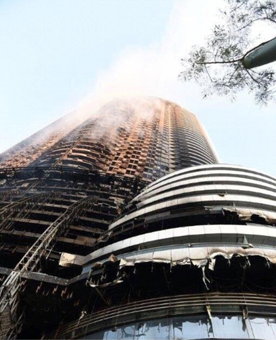 Dubai'de yanan 63 katlı otelin içinden ilk fotoğraf
