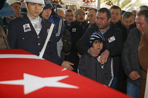 İzmir şehidini son yolculuğuna uğurladı