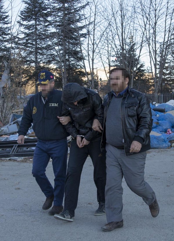 Ankara'da yakalanan iki canlı bomba zanlısı tutuklandı