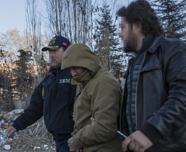 Ankara'da yakalanan iki canlı bomba zanlısı tutuklandı