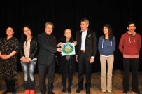 AKŞEHİR BELEDİYESİ - Akşehir'de 'Benim Güzel Ailem' Oyunu İzleyiciyle Buluştu