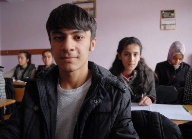 Çatışmaların Ortasında Girdikleri TEOG'da Diyarbakır'ın Gururu Oldular