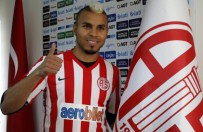 Dnipro'nun Orta Saha Oyuncusu Antalyaspor'a İmzaladı