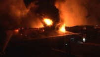SOĞUK HAVA DEPOSU - İzmir'de Soğuk Hava Deposunda Yangın Çıktı
