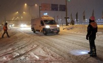 Kütahya'da Kar Yağışı Ulaşımda Aksamalara Neden Oldu