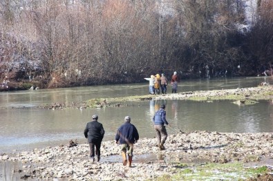 Vurduğu Ördeğin Peşinden Giderken Irmakta Kayboldu