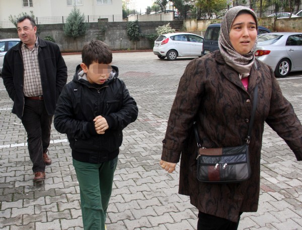 10 yaşındaki çocuğu dolandırdılar