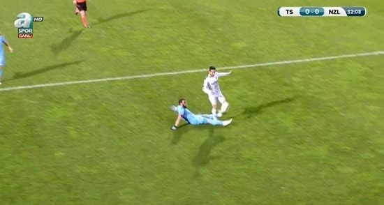 Önce penaltı sonra serbest vuruş