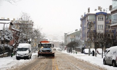 Pursaklar'da Karla Mücadele Gece Gündüz Sürüyor