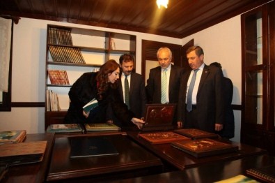 Vali Ve Belediye Başkanı, Sıtkı Olçar Çini Müzesi'ni Gezdi