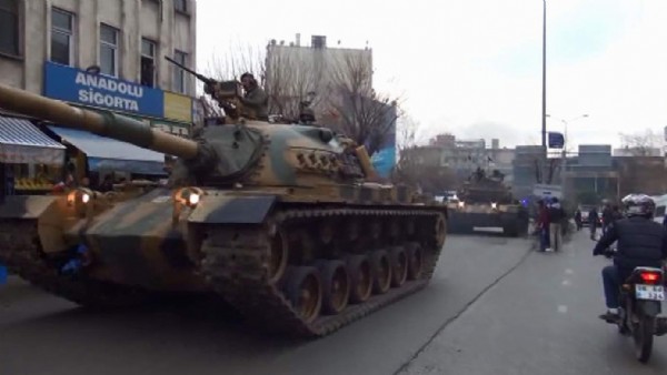 Siirt'te kritik tepelere tanklar konuşlandırıldı