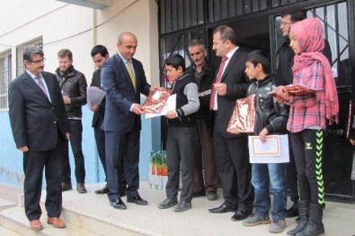 Araban'de Belediye Başkanı Mehmet Özdemir, Öğrencilerin Karne Heyecanına Ortak Oldu.