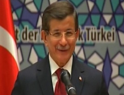 Başbakan Davutoğlu Almanya'daki Türk iş adamlarına hitap etti