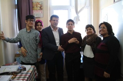 Başkan Subaşıoğlu'ndan Karne Hediyesi