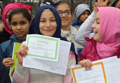 Bursa'da Yarım Milyon Öğrenci Karne Heyecanı Yaşadı