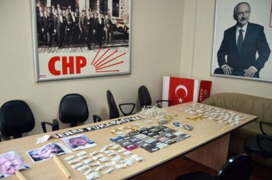 CHP'ye Binasına 'Kaset' Bıraktılar