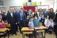 KARNE HEYECANI - İlk Karnelerini Vekilden Aldılar