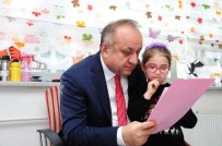 DİL GELİŞİMİ - Karnelerini Belediye Başkanından Aldılar