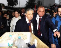 RAHMİ KOÇ - Koç Ailesi Taziye Kabulü İçin Otele Girerken Görüntülendi