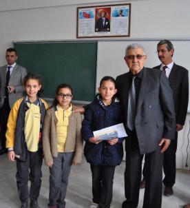 Korkuteli'de Öğrencilerin Karne Sevindi