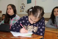 KARNE HEYECANI - Lösemi Hastası Rana'nın Karne Heyecanı