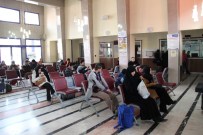 OTOBÜS FİRMASI - Otogar Ve Garlarda Yarıyıl Tatili Yoğunluğu Yaşanıyor