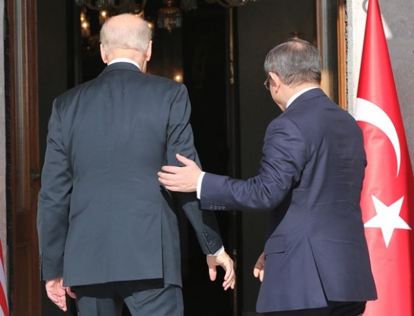 Davutoğlu ve Biden Dolmabahçe'ye geldi