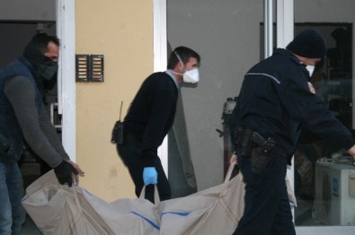 Annesinin cesediyle 1 hafta geçirdi