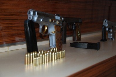 Bagaja Gizlenen 3.5 Kilogram Esrar Maddesini Narkotik Köpeği Buldu