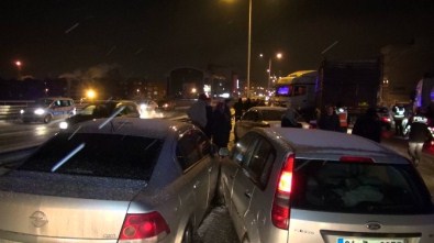 Buzlanan Yolda 17 Araç Birbirine Girdi Açıklaması 5 Yaralı