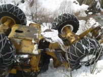 Çatak'ta Kar Temizleme Aracı Devrildi