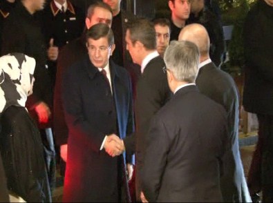 Davutoğlu'ndan Koç'a Taziye Ziyareti