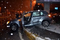 Kaza Yapan Otomobil, Orta Refüje Çıktı